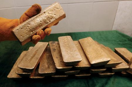 Ціни на золото продовжують бити рекорди через проблеми у США: скільки коштує метал сьогодні