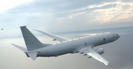 Під час польоту над США загадковий об’єкт пошкодив літак – пілот отримав поранення