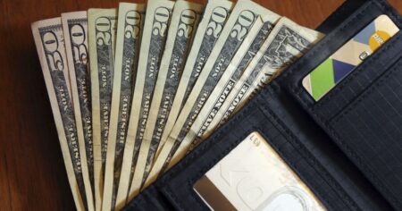 Курс валют на вихідні, 4-5 жовтня: скільки коштують долар, євро і злотий