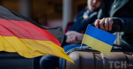 Демограф розповів, скільки чоловіків виїхало з України після початку війни