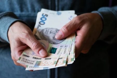 Пенсіонерів змусять обирати: отримувати зарплату чи пенсію