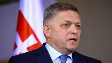 Словаччина категорично проти поразки РФ у війні: Фіцо шокував причиною