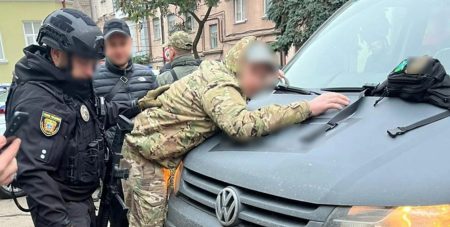 Затягнули без одягу в бусик та били: з’явились нові деталі скандалу з військовими на Тернопільщині