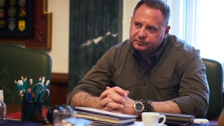 НАБУ проводить обшуки в урядовому кварталі: ЗМІ пишуть, що в Андрія Єрмака