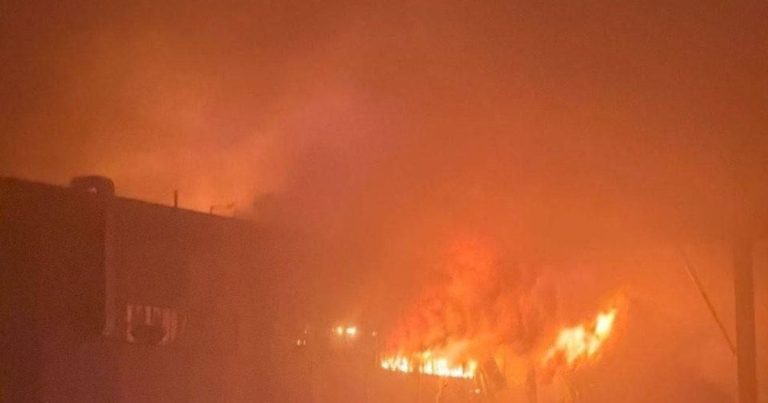 У Росії епічно спалахнув склад у промисловій зоні, де збирають “Шахеди”