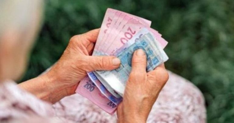 Деякі пенсіонери в Україні отримають додатково 870 грн: хто в списку