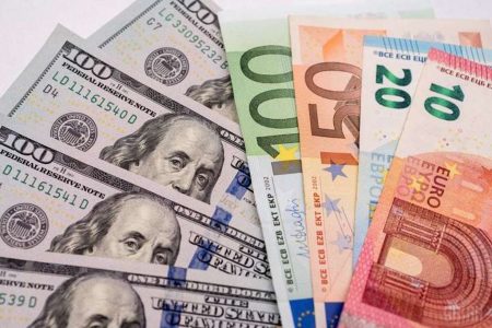 Долар vs євро: куди краще вкладати гроші, щоб зберегти заощадження