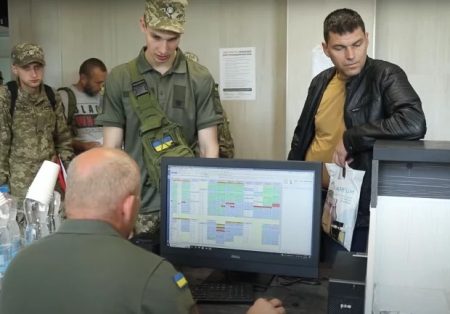 Бронь на 45 днів не гарантує спокою: ухилянтів попередили про плани ТЦК