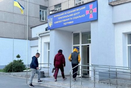 Співробітники ТЦК у цивільному: українцям пояснили, чи законні вимоги надати документи
