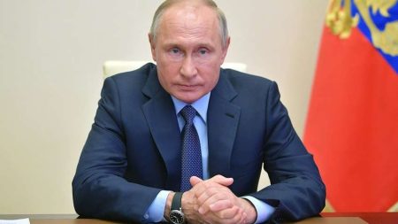 Журналісти викрили “консерви” Кремля – це постановочні зустрічі Путіна з чиновниками