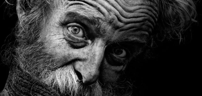 Коли люди починають різко старіти: вчені визначили два періоди