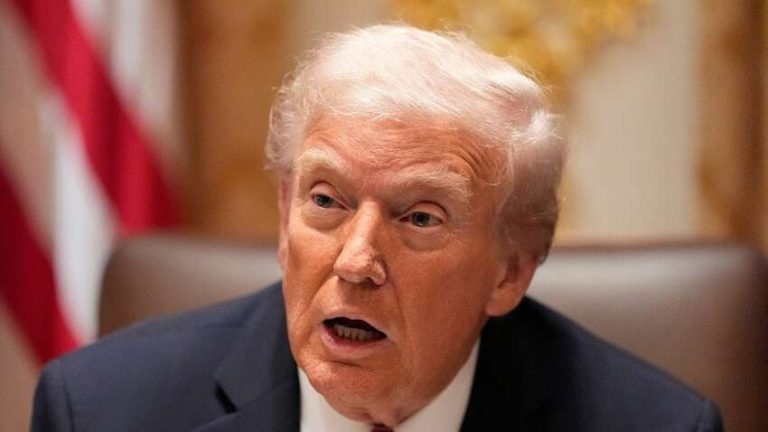 Три найбільші сенсації про Трампа з нових електронних листів Епштейна