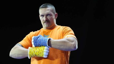Олександр Усик втратив титул абсолютного чемпіона з боксу: що сталося