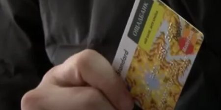“Ощадбанк” позбавляє українців доступу до своїх грошей: схотів і заблокував