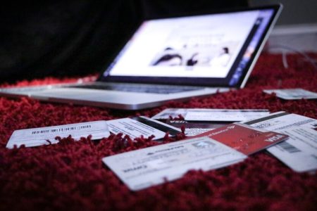 Обіцяють гроші: українців масово обкрадають через “повідомлення від банків”