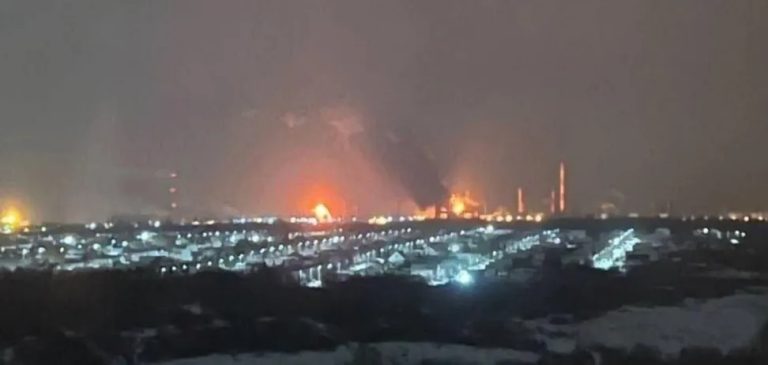 Російську Сизрань атакували дрони: є влучання по НПЗ і підстанції