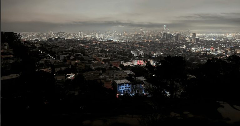 Блекаут у США: 130 тисяч абонентів залишилися без світла