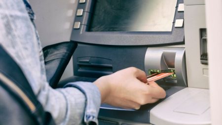 Вже з 1 січня: запроваджують ліміти на готівку, ПриватБанк попередив клієнтів