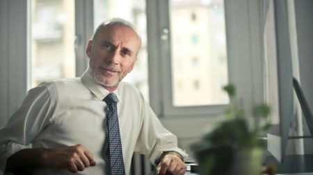 Перерахунок буде не для всіх: кому з працюючих пенсіонерів підвищать пенсію у 2026