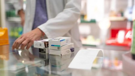 Можна буде купити на заправках: Кабмін підвищує доступність ліків