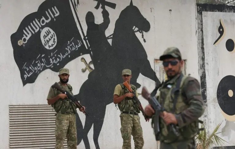 США атакували ІД у Сирії: подробиці операції “Удар яструбиного ока”