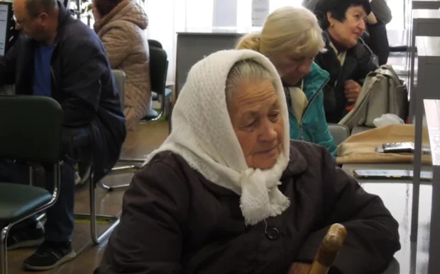 Пенсіонерам готують по 1000 гривень надбавки: кому збільшать виплати