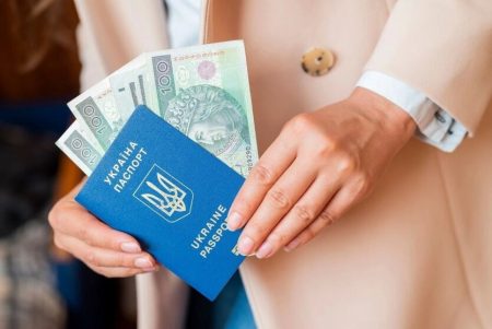 Польща згорне “особливий” статус українців: доведеться працювати та платити