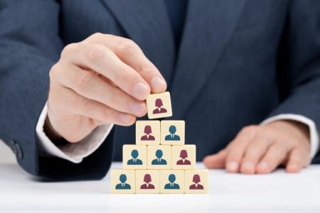 Як змінилися зарплати чиновників в Україні: де платять більше