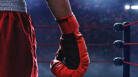 До десятки найкращих боксерів XXI століття потрапили двоє українців