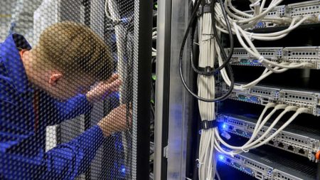 Скоро в Росії навіть листи голубами доведеться пересилати – Google забирає свої сервери