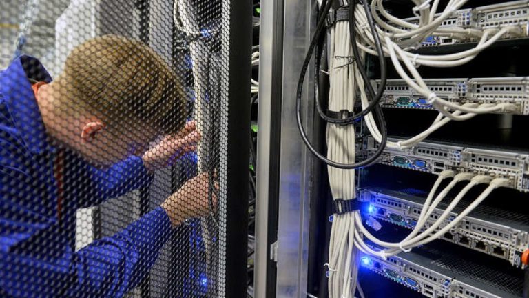 Скоро в Росії навіть листи голубами доведеться пересилати – Google забирає свої сервери