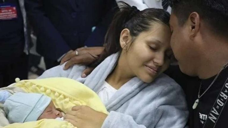 Медичне диво: жінка народила дитину, яку виношувала у печінці