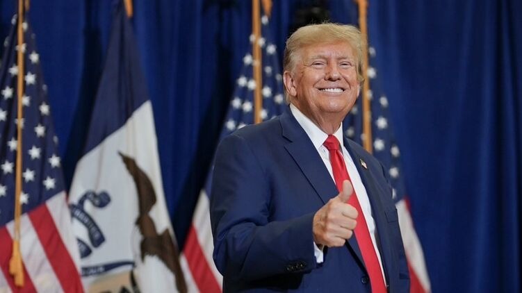 Презерватив із Трампом, мільярдери і знаменитості: з’явилися нові фото із маєтку Епштейна