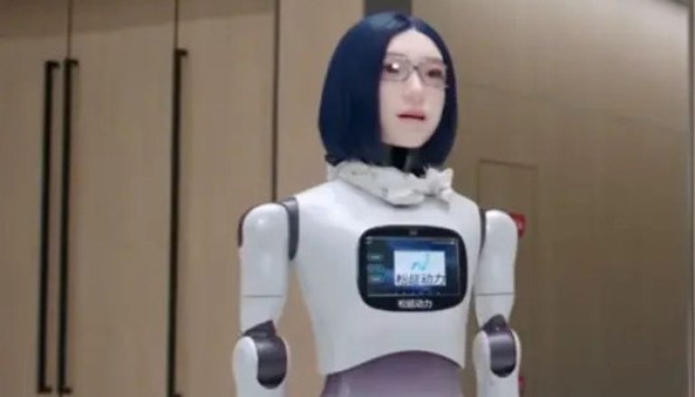 У Китаї представили робота-гуманоїда з реалістичним обличчям (фото)