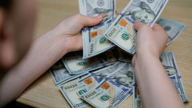 Влада США пропонує мігрантам солідні суми, аби ті покинули країну