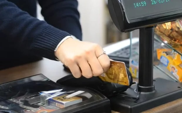 Нові правила користування картками: як зміниться звичний шопінг