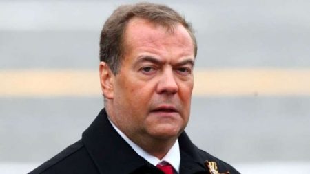 Медведєв прямо пригрозив Зеленському: що хоче зробити з тілом президента України