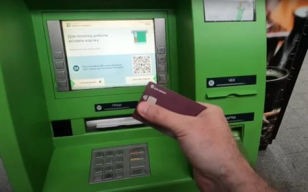 Спишуть всі гроші: чого мають остерігатися власники банківських карток