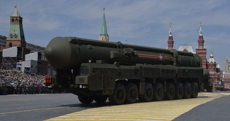 РФ вгатила по Україні “Орешніком”: що відомо про ракету, якою Путін залякує світ