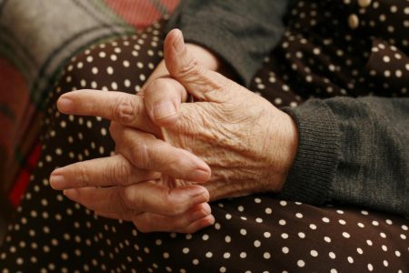 Учені з’ясували, хто частіше доживає до 100 років – м’ясоїди чи вегетаріанці