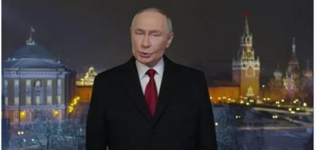 Новорічне привітання записував не справжній Путін: у мережі вказали на цікаву деталь