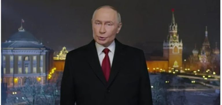 Новорічне привітання записував не справжній Путін: у мережі вказали на цікаву деталь