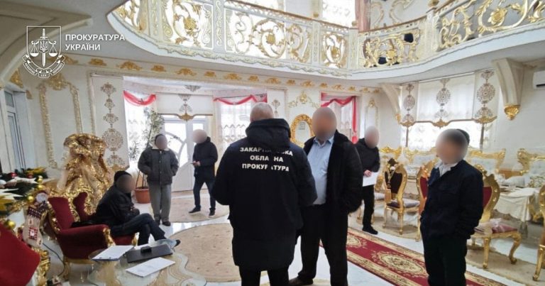 “Пшонка-стайл” не вмирає: депутат приховав мільйони і перетворив житло на царські хороми