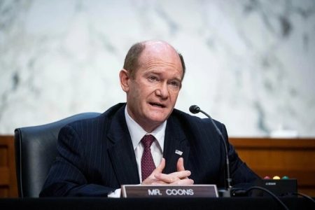Сенатор США закликає Трампа перехоплювати російські танкери