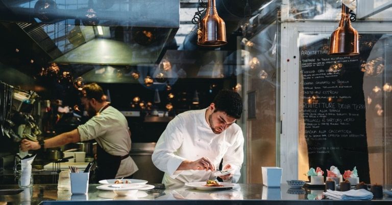 У Києві масово закриваються ресторани: у чому причина