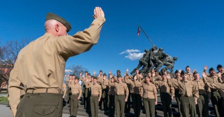 У США можуть тестувати психотропну зброю, яка викликає загадкові хвороби