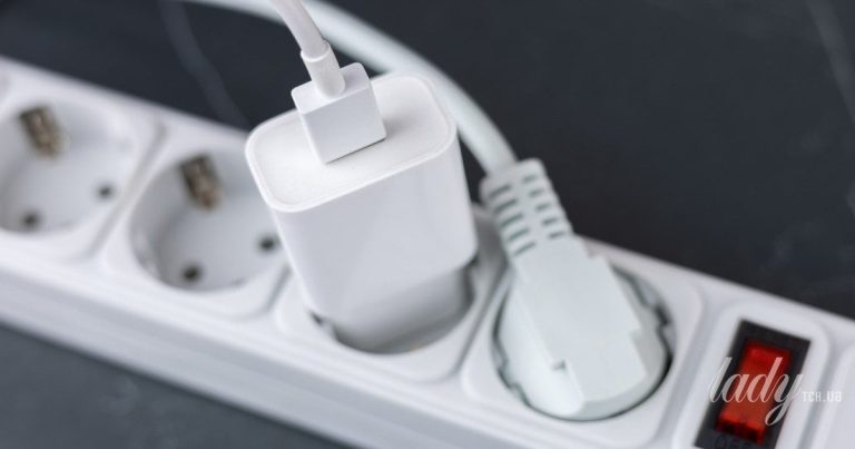 Скільки електроенергії “з’їдають” ноутбук, роутер і смартфон: реальні цифри