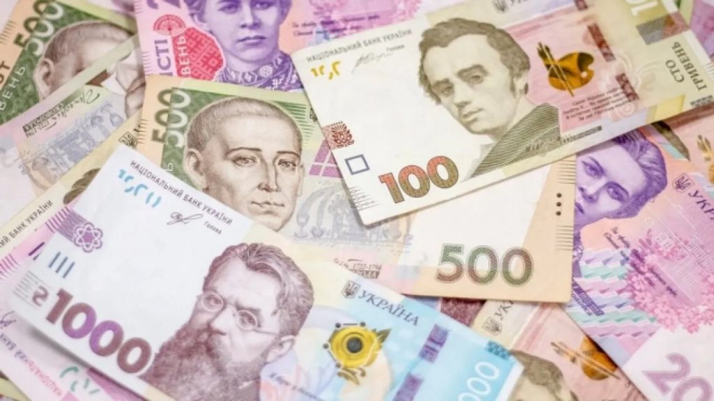 “Під матрацом” чи в банку: де вигідніше тримати гроші у 2026 році