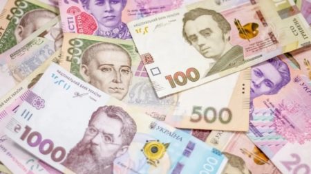 “Під матрацом” чи в банку: де вигідніше тримати гроші у 2026 році