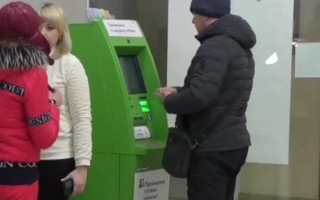 Картку заблокують без жодного порушення: банк обмежить у ваших інтересах
